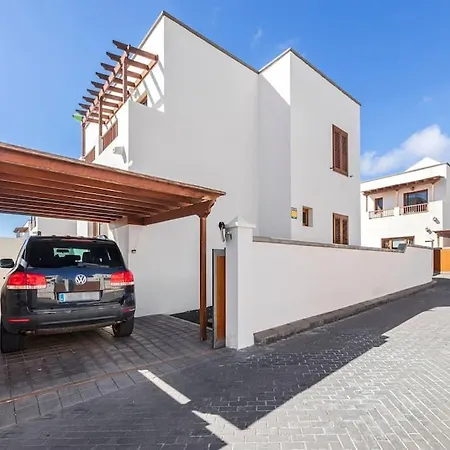 Nica Villa Costa Teguise