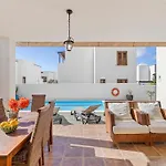 Nica Villa Costa Teguise