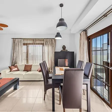 Nica Villa *